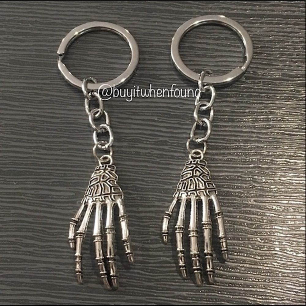 W Skeleton Hands Gothic Skull Keychains